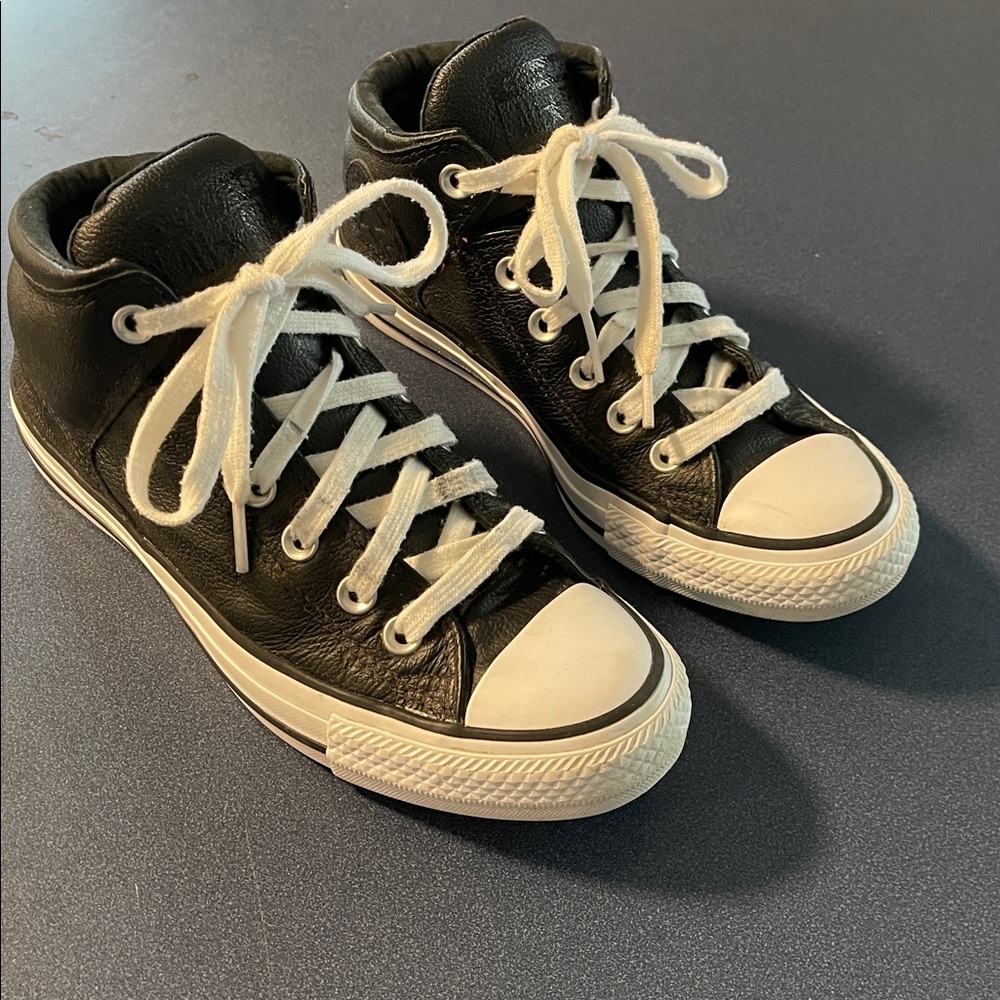 Converse Women’s Chuck Taylor All Star High Street Mid Leather 149426C